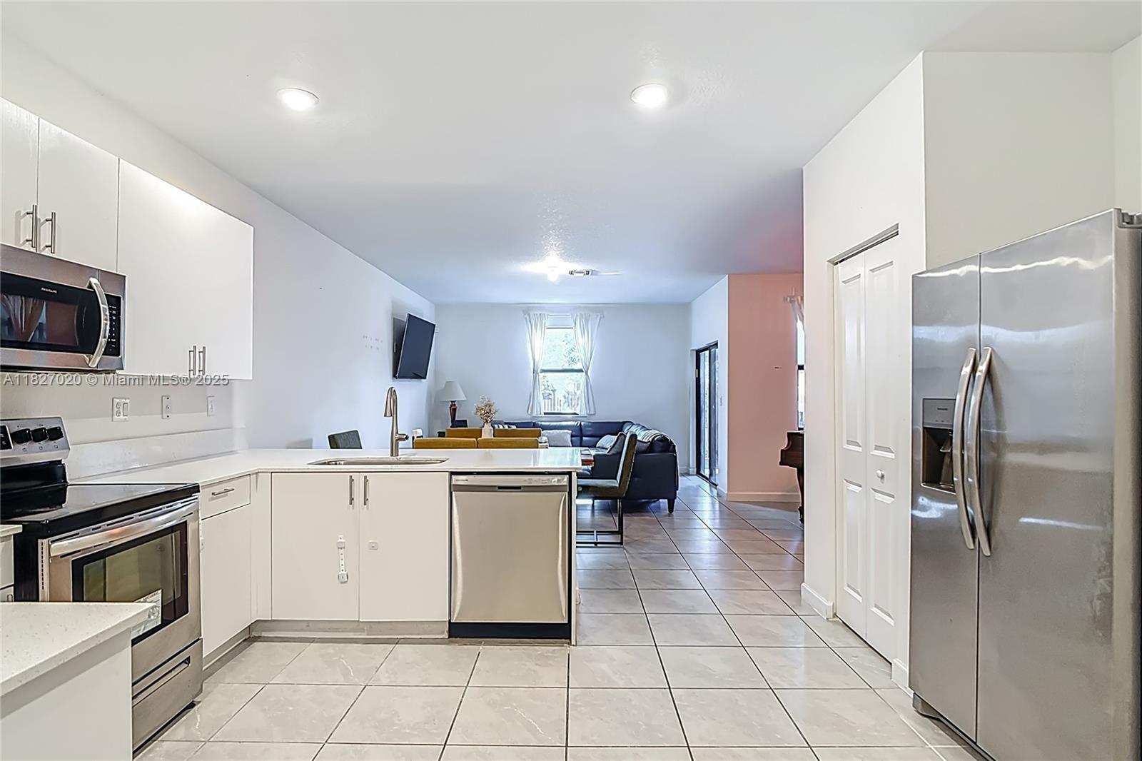 28615 SW 129th Ct, Homestead, FL, 33033/$459,000 3 28615 SW 129th Ct