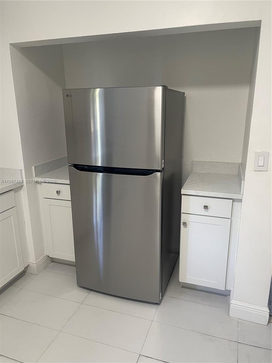 TROPICAL HOMES - Residential Lease