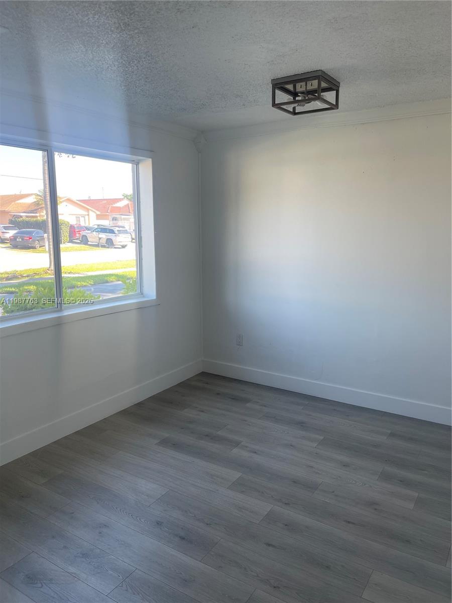 TROPICAL HOMES - Residential Lease