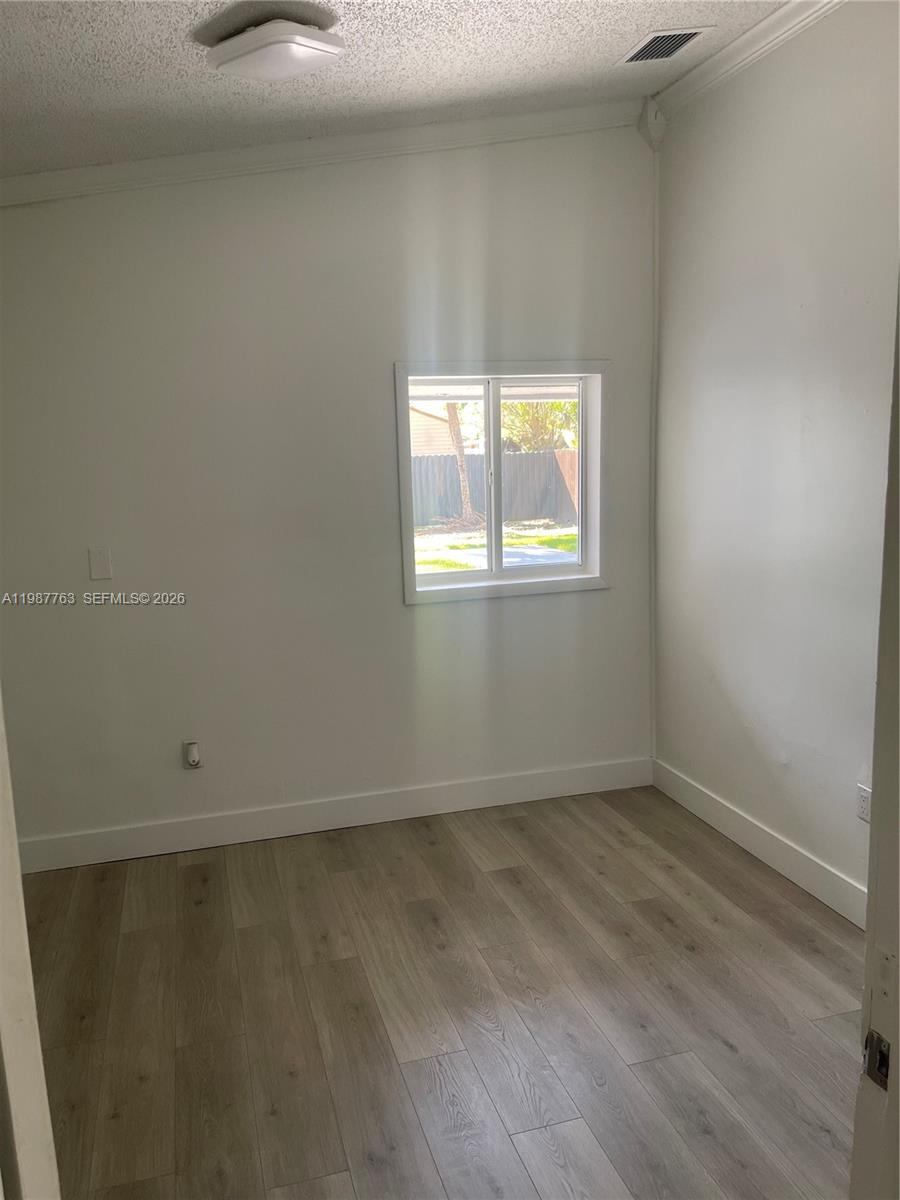 TROPICAL HOMES - Residential Lease