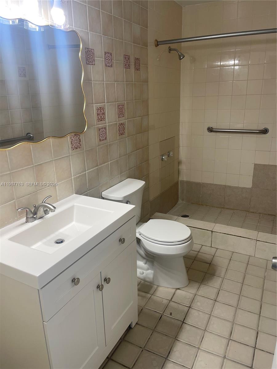 TROPICAL HOMES - Residential Lease