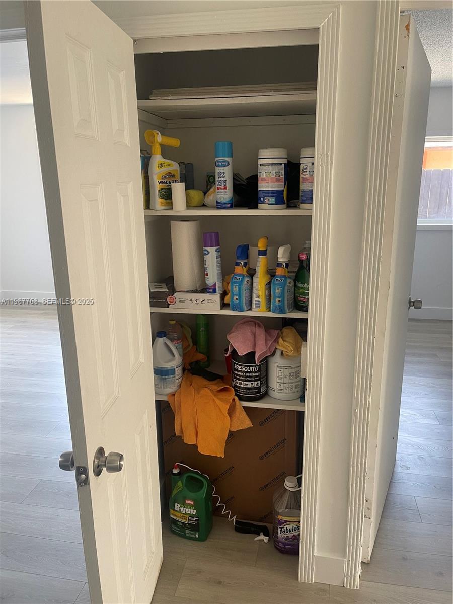 TROPICAL HOMES - Residential Lease