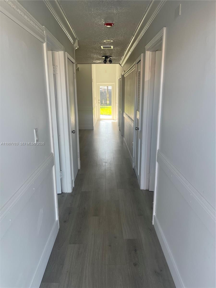 TROPICAL HOMES - Residential Lease