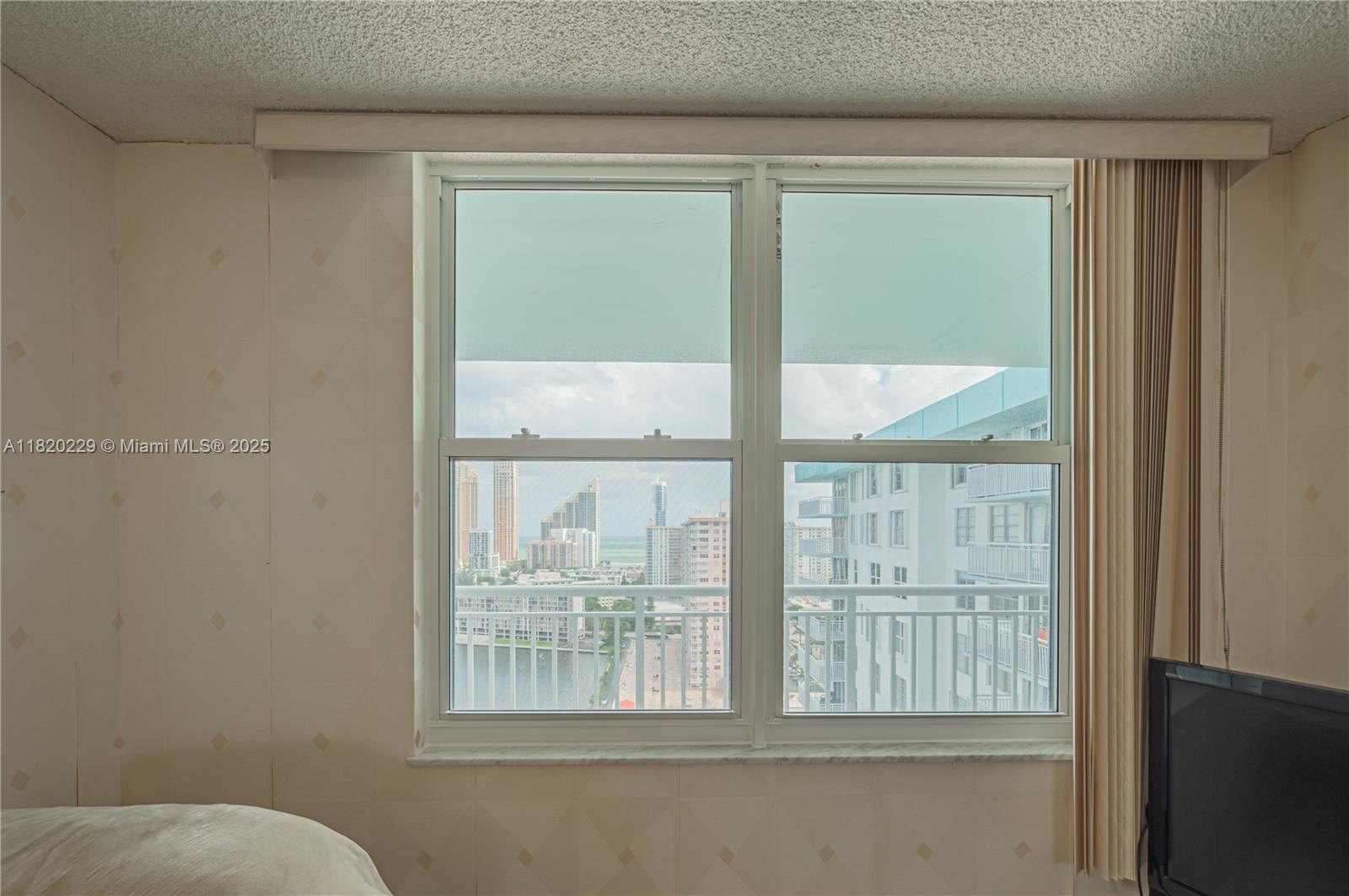 WINSTON TOWERS 500 CONDO - Residential