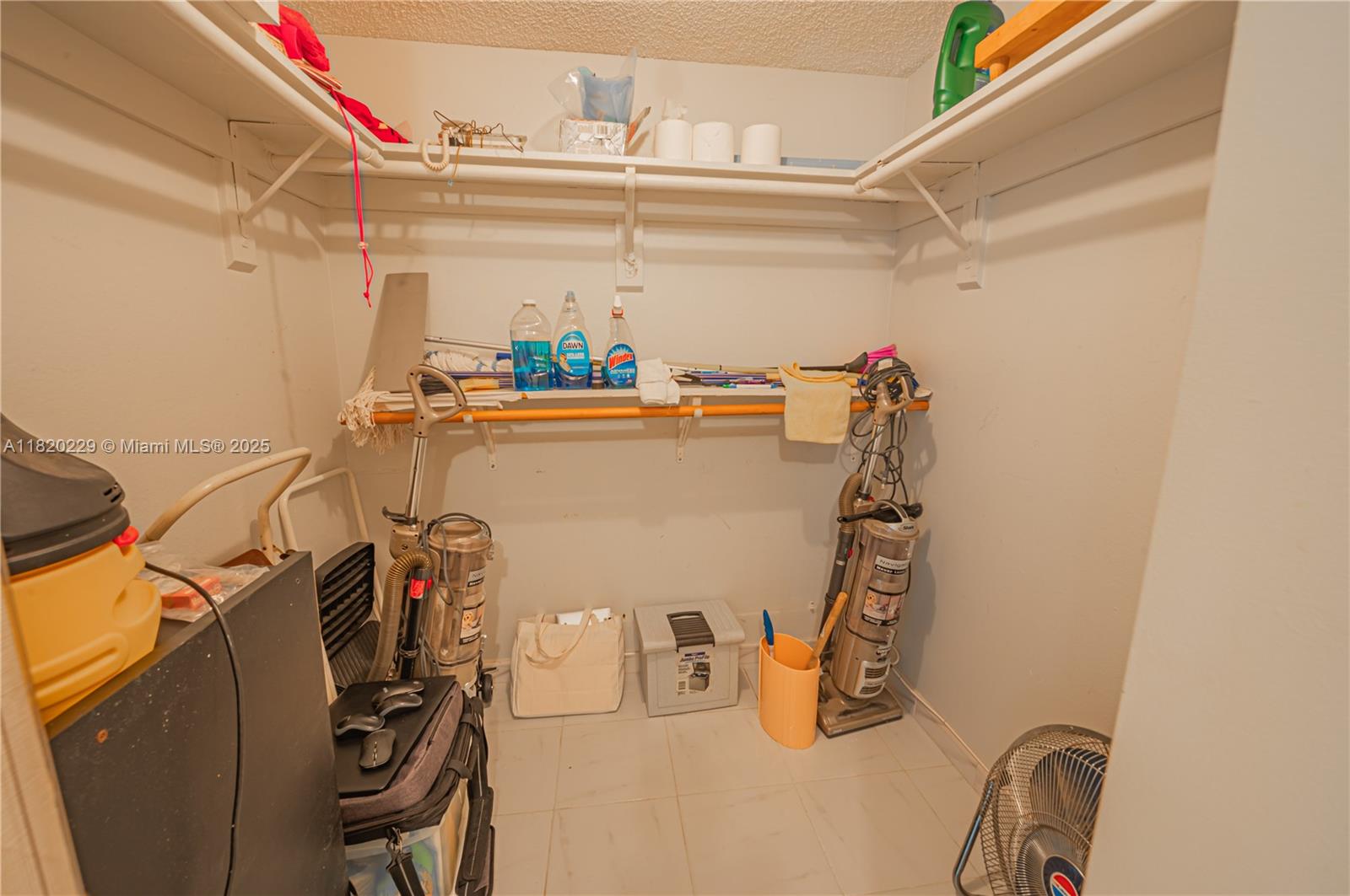 WINSTON TOWERS 500 CONDO - Residential