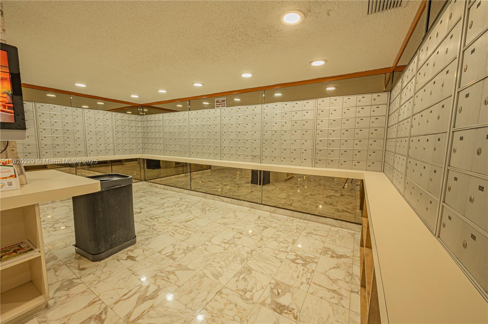 WINSTON TOWERS 500 CONDO - Residential