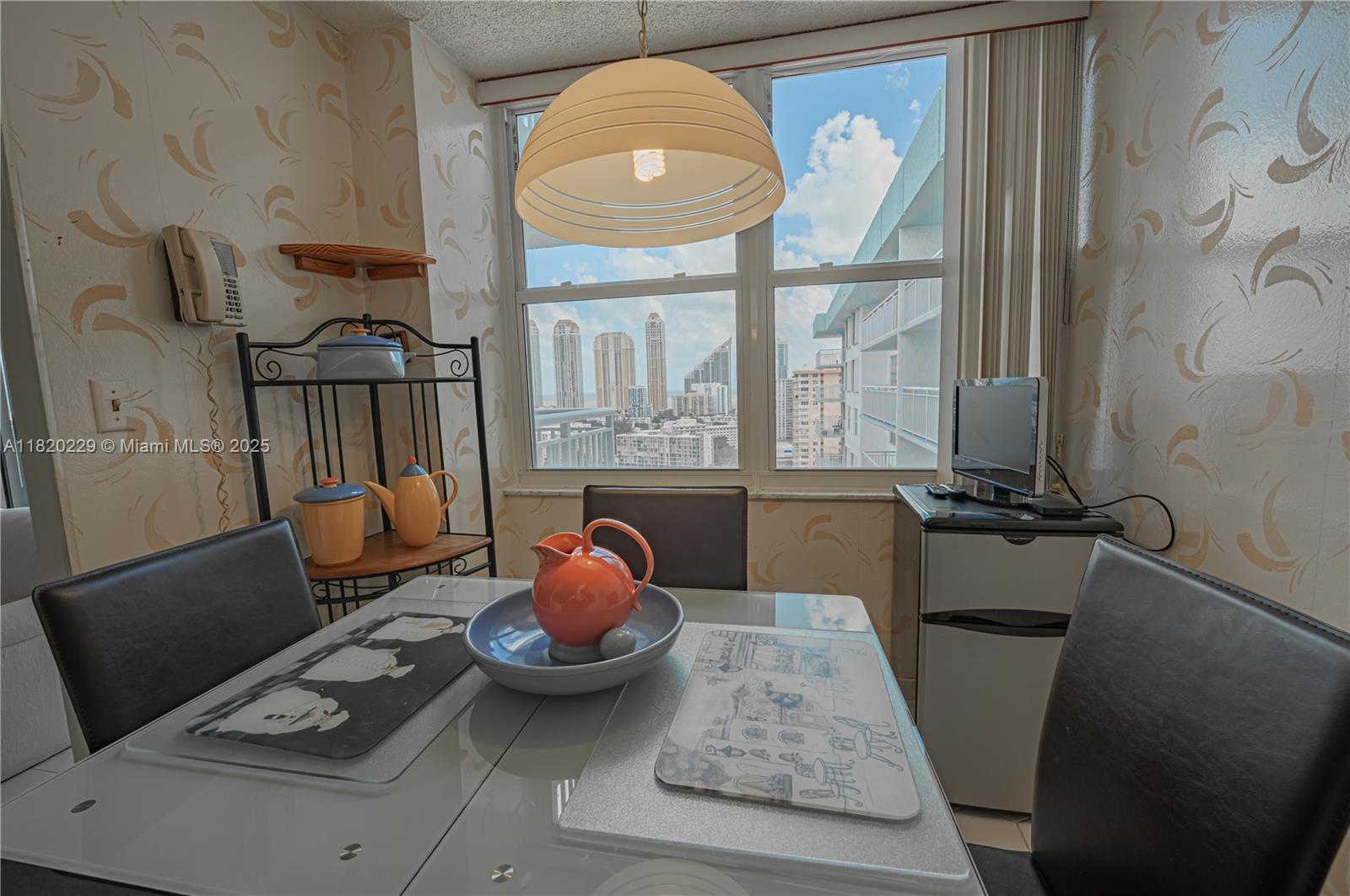 WINSTON TOWERS 500 CONDO - Residential