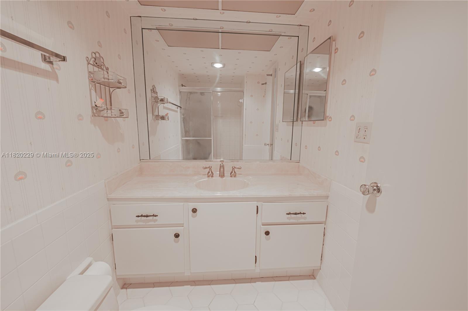 WINSTON TOWERS 500 CONDO - Residential