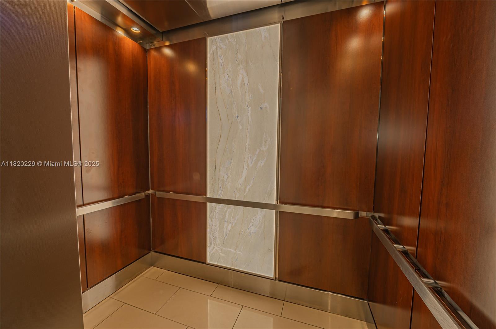 WINSTON TOWERS 500 CONDO - Residential