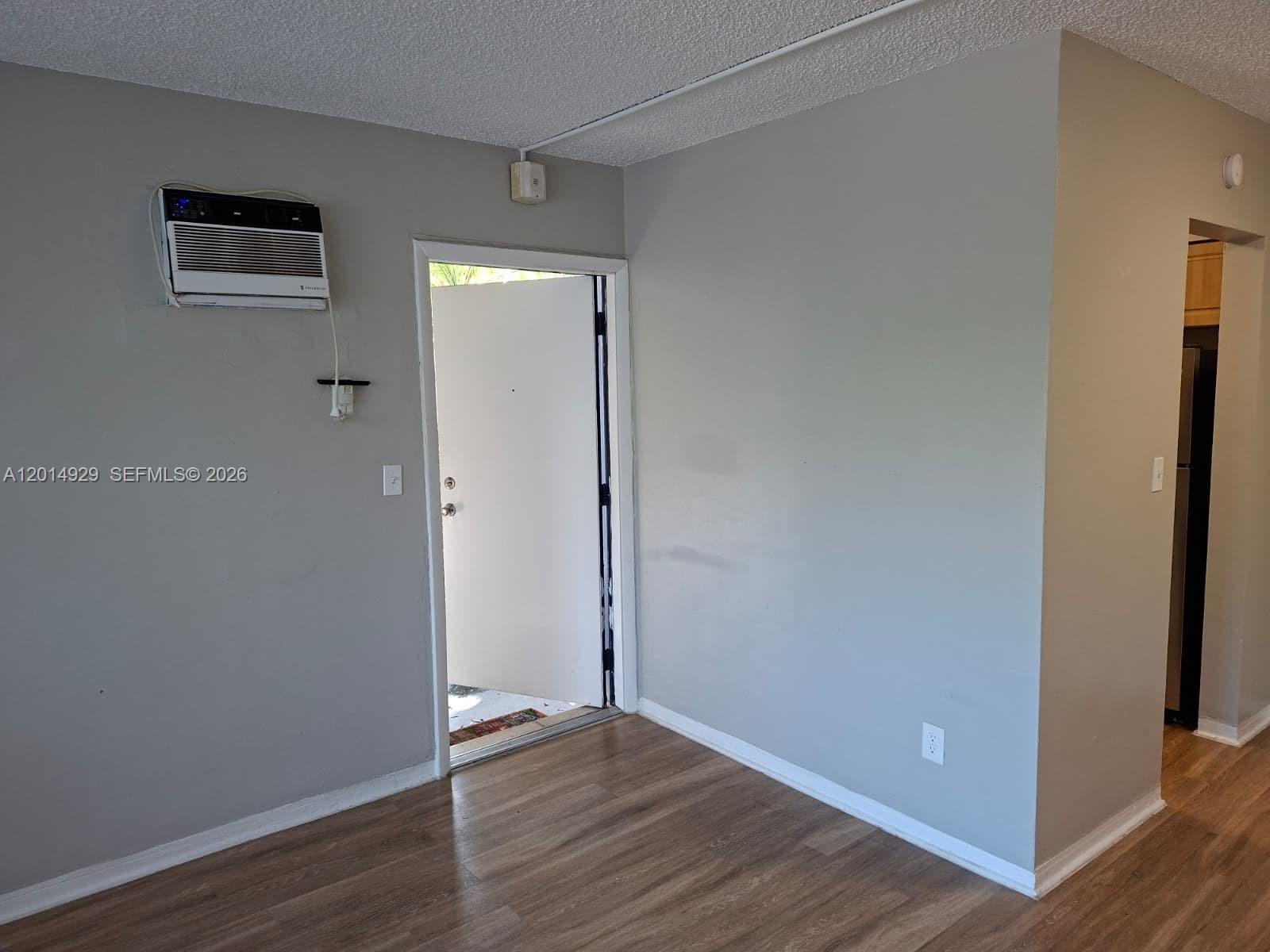 EMERALD LAKE PARK - Residential Lease