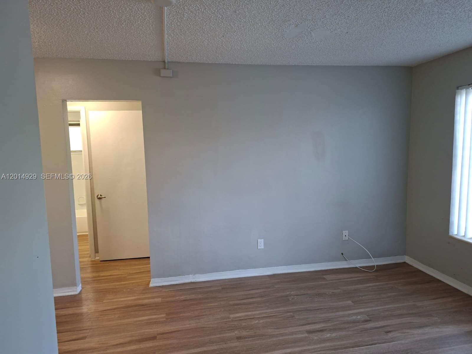 EMERALD LAKE PARK - Residential Lease