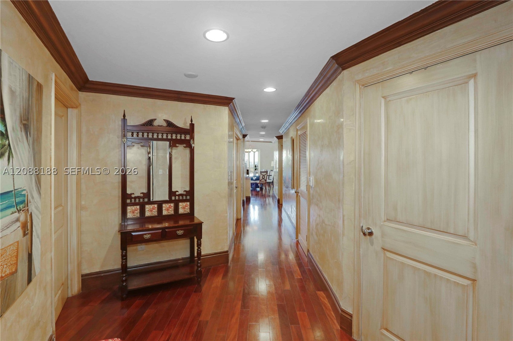 10 Aragon Ave