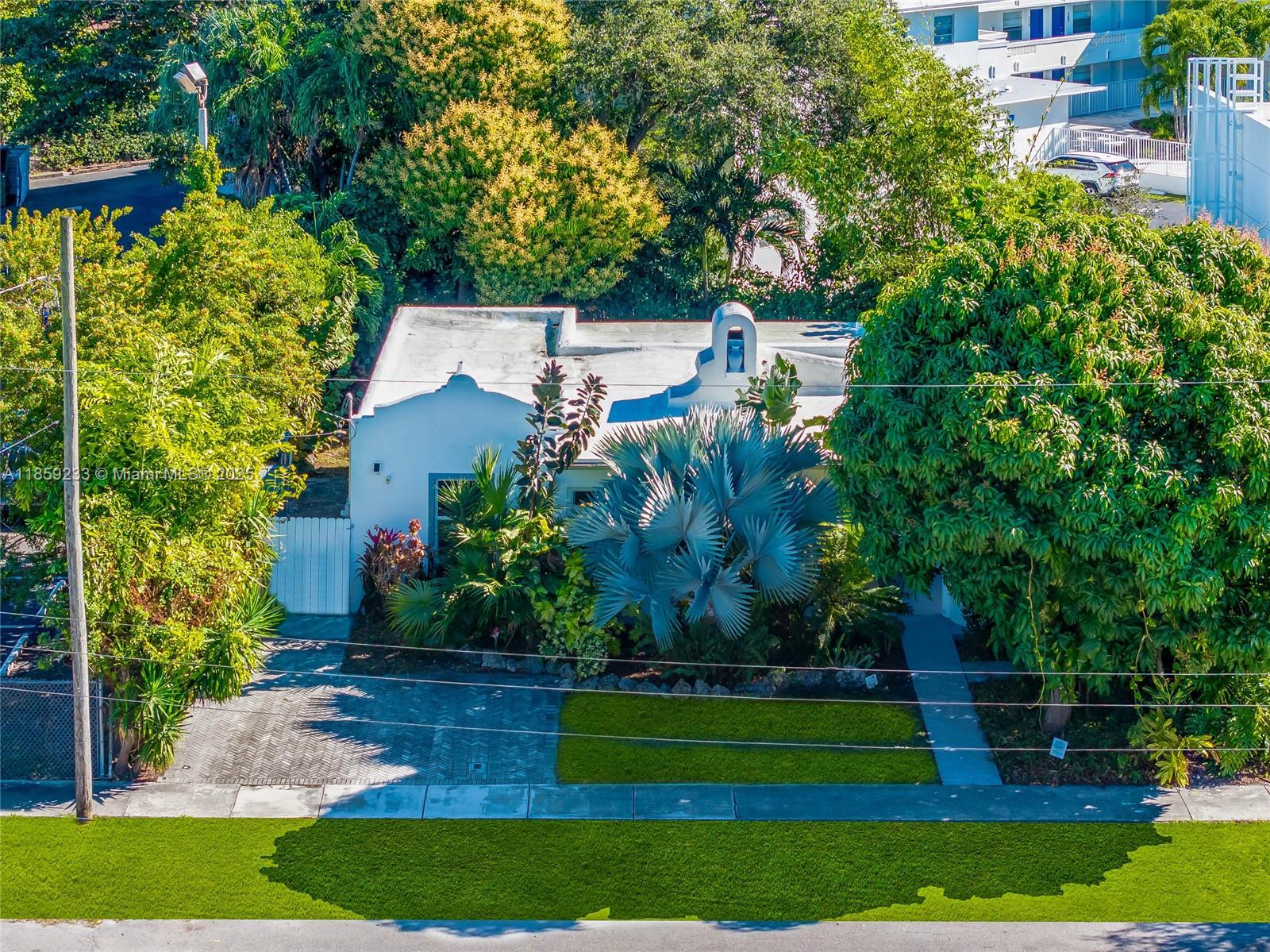 BISCAYNE PARK ESTATES - Residential