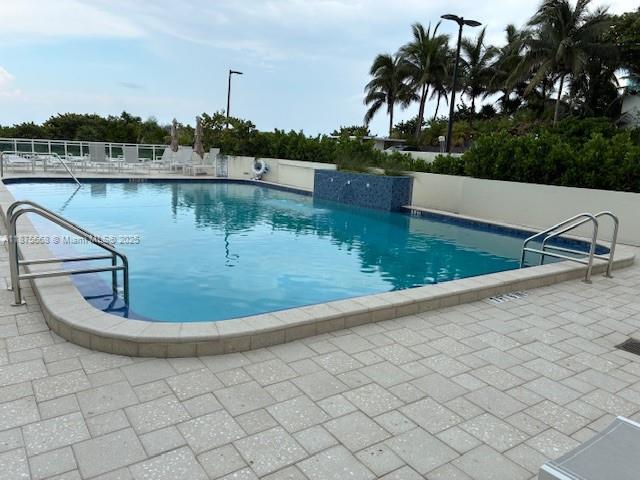 6917 Collins Ave 1522