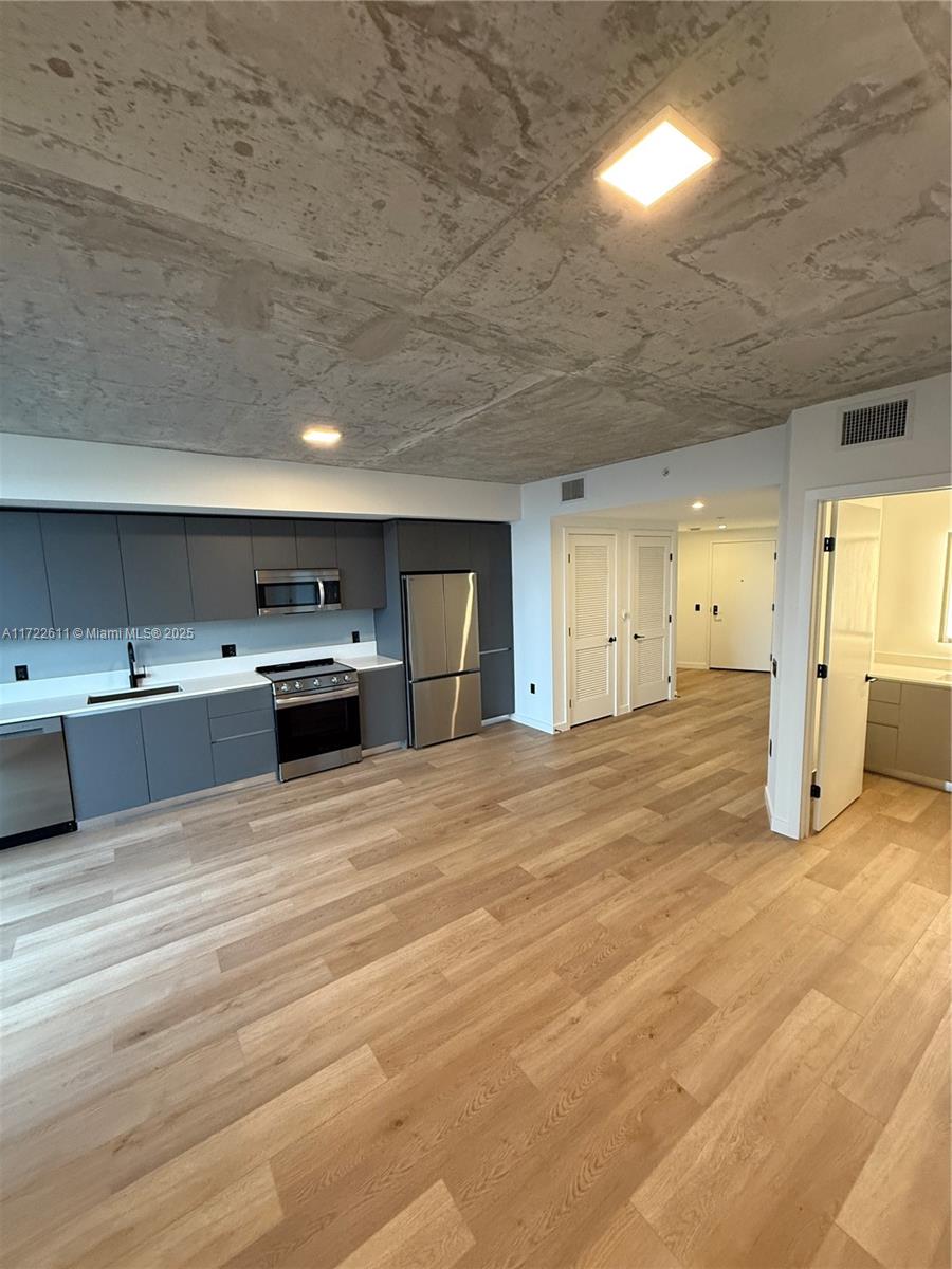 FT LAUDERDALE B-40 - Residential Lease