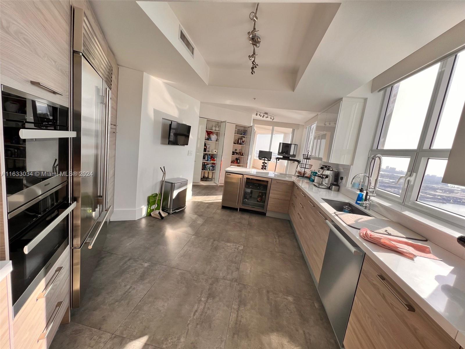 THREE TEQUESTA POINT COND - Residential