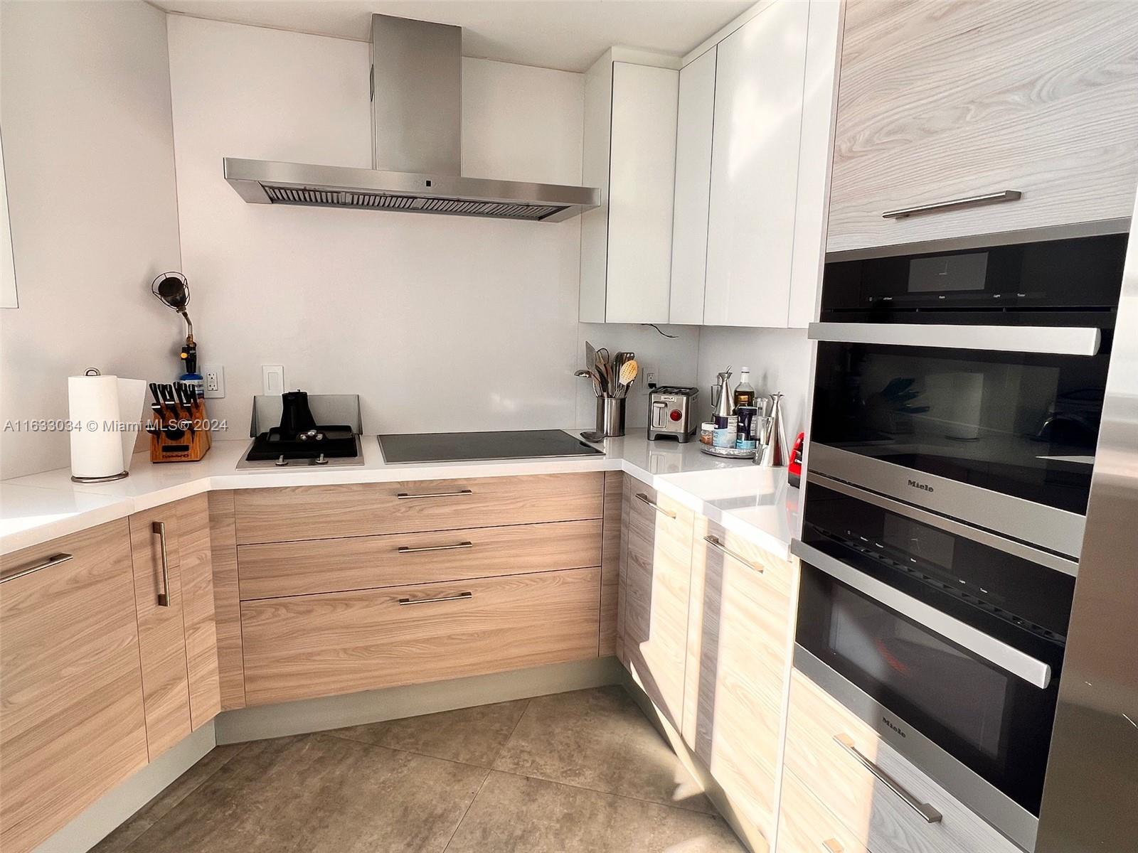 THREE TEQUESTA POINT COND - Residential