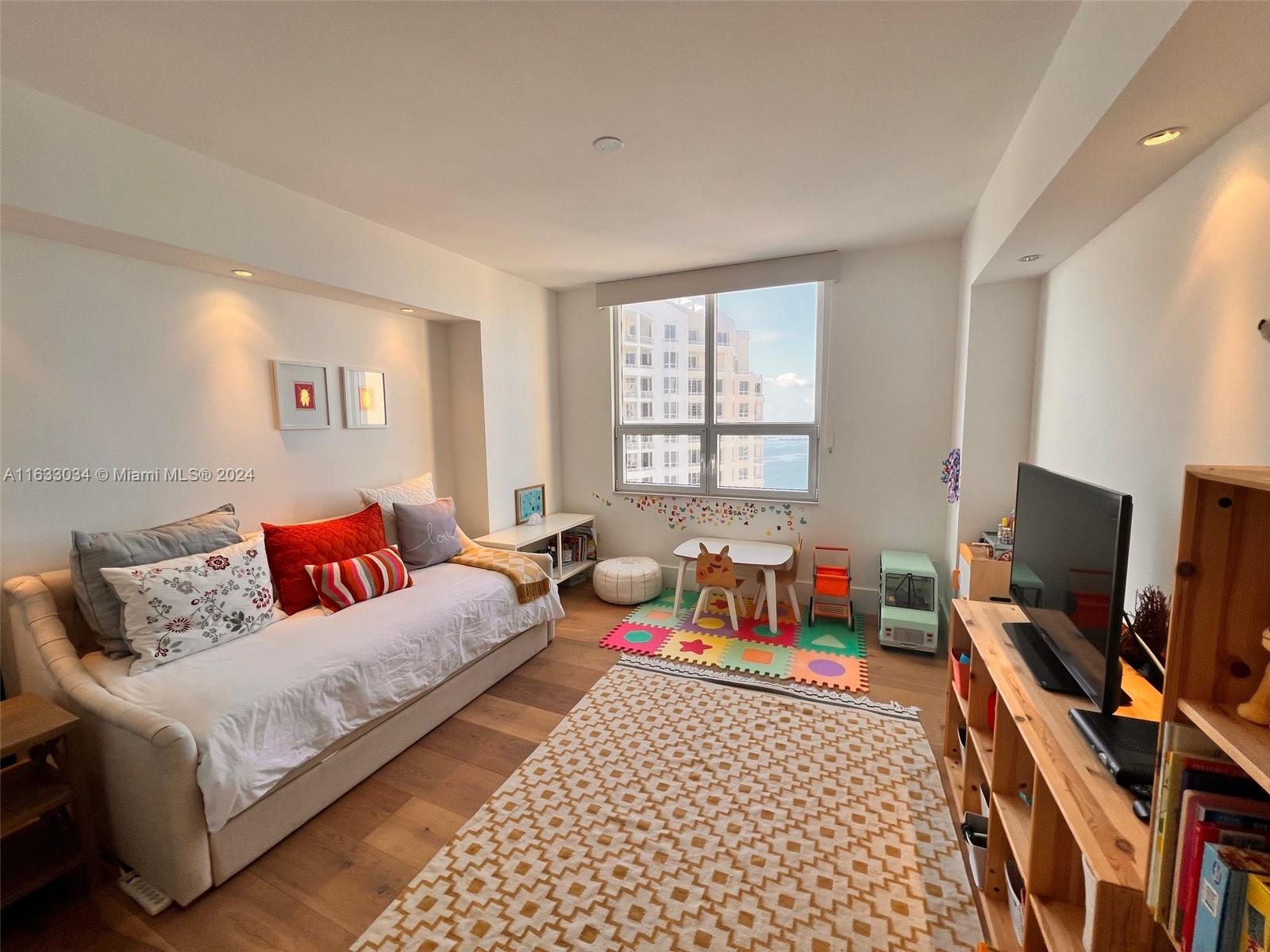 THREE TEQUESTA POINT COND - Residential