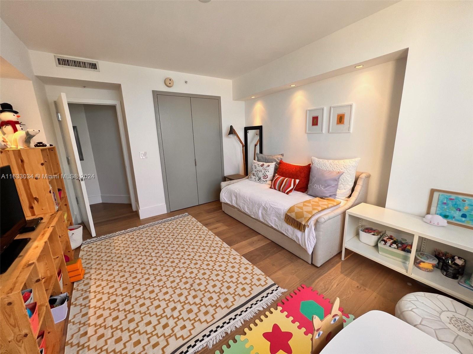 THREE TEQUESTA POINT COND - Residential