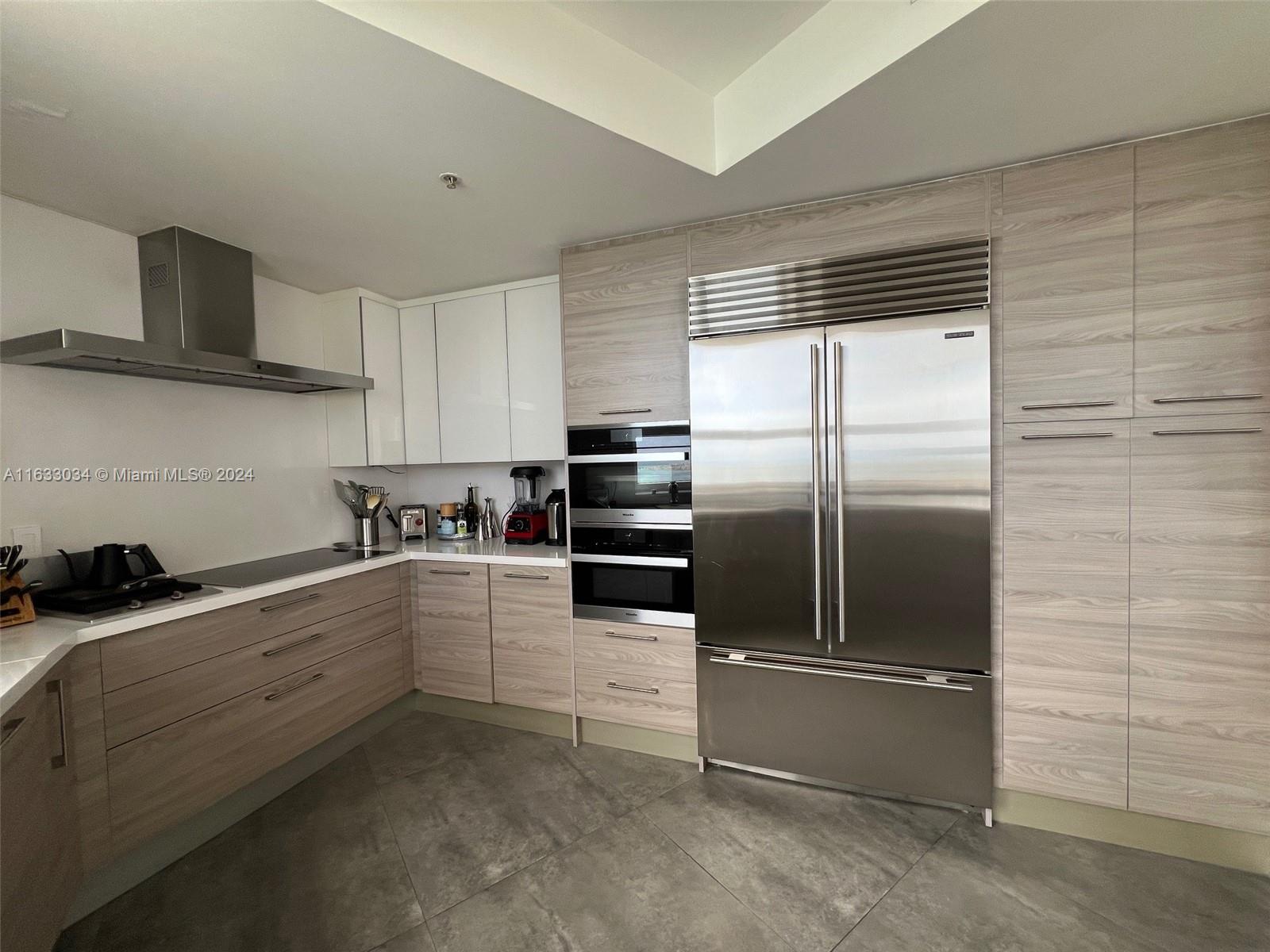 THREE TEQUESTA POINT COND - Residential