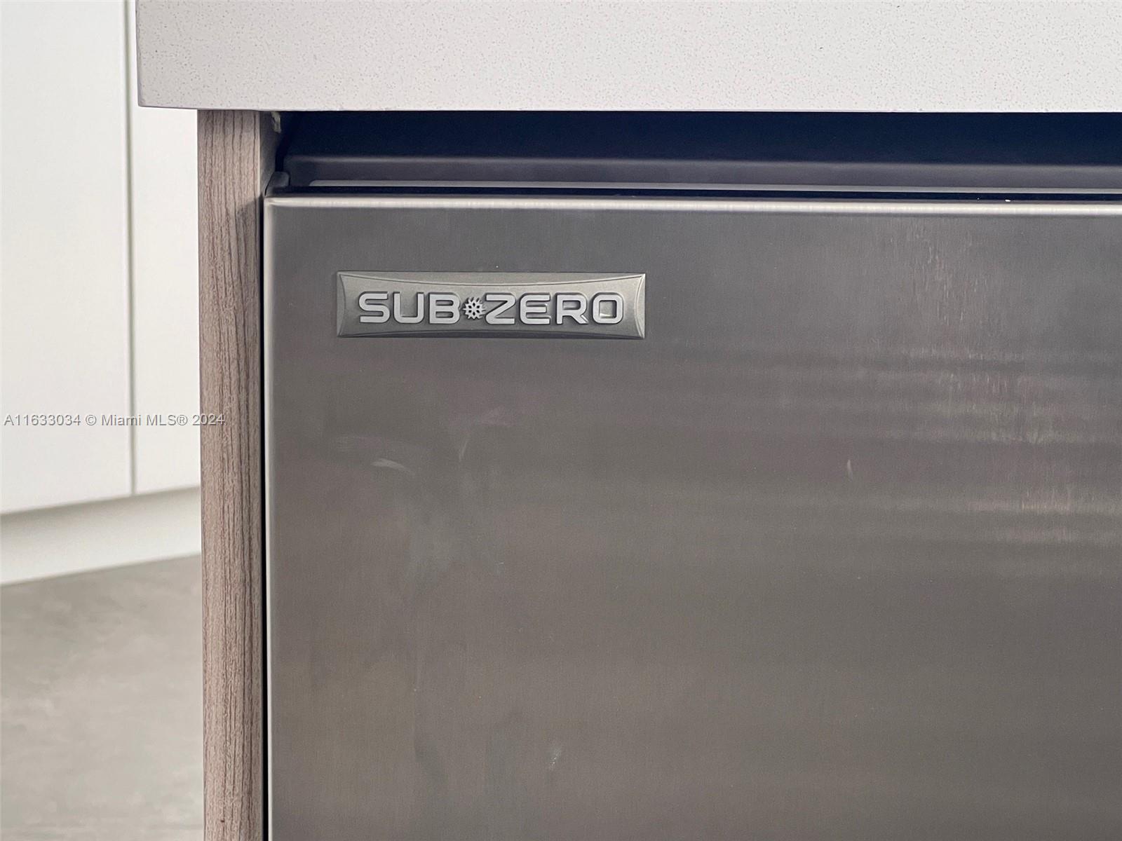 THREE TEQUESTA POINT COND - Residential