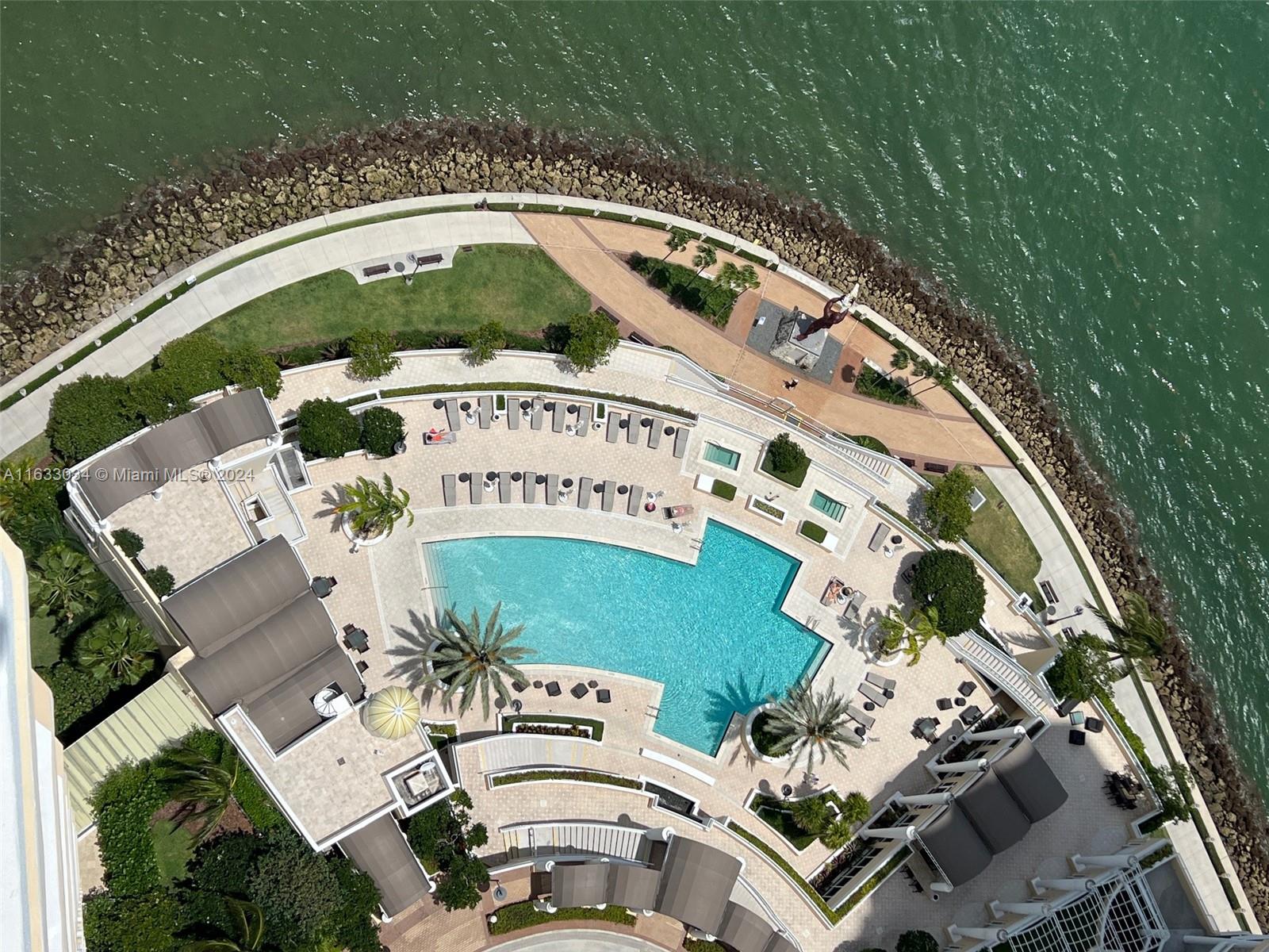 THREE TEQUESTA POINT COND - Residential