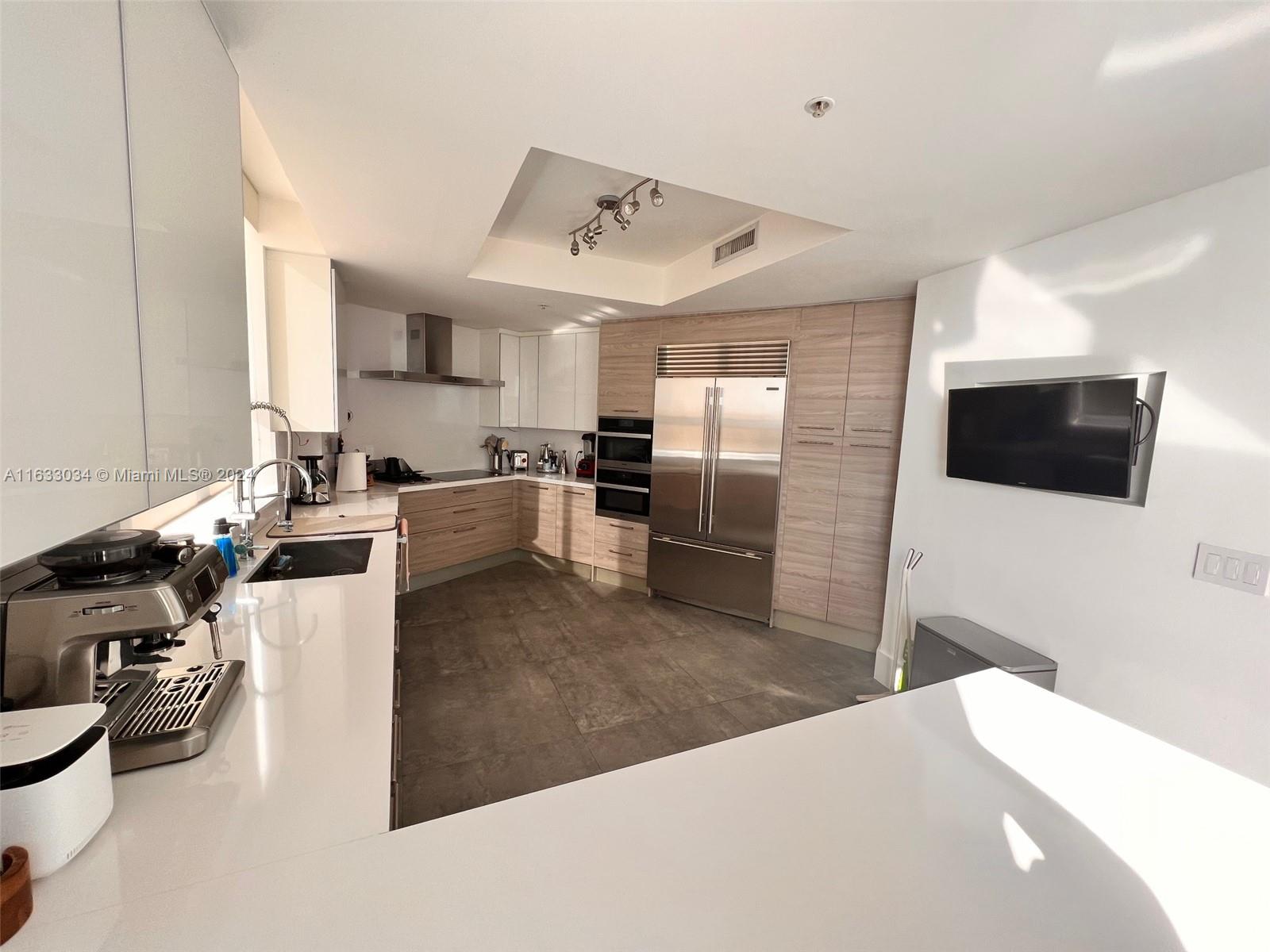 THREE TEQUESTA POINT COND - Residential