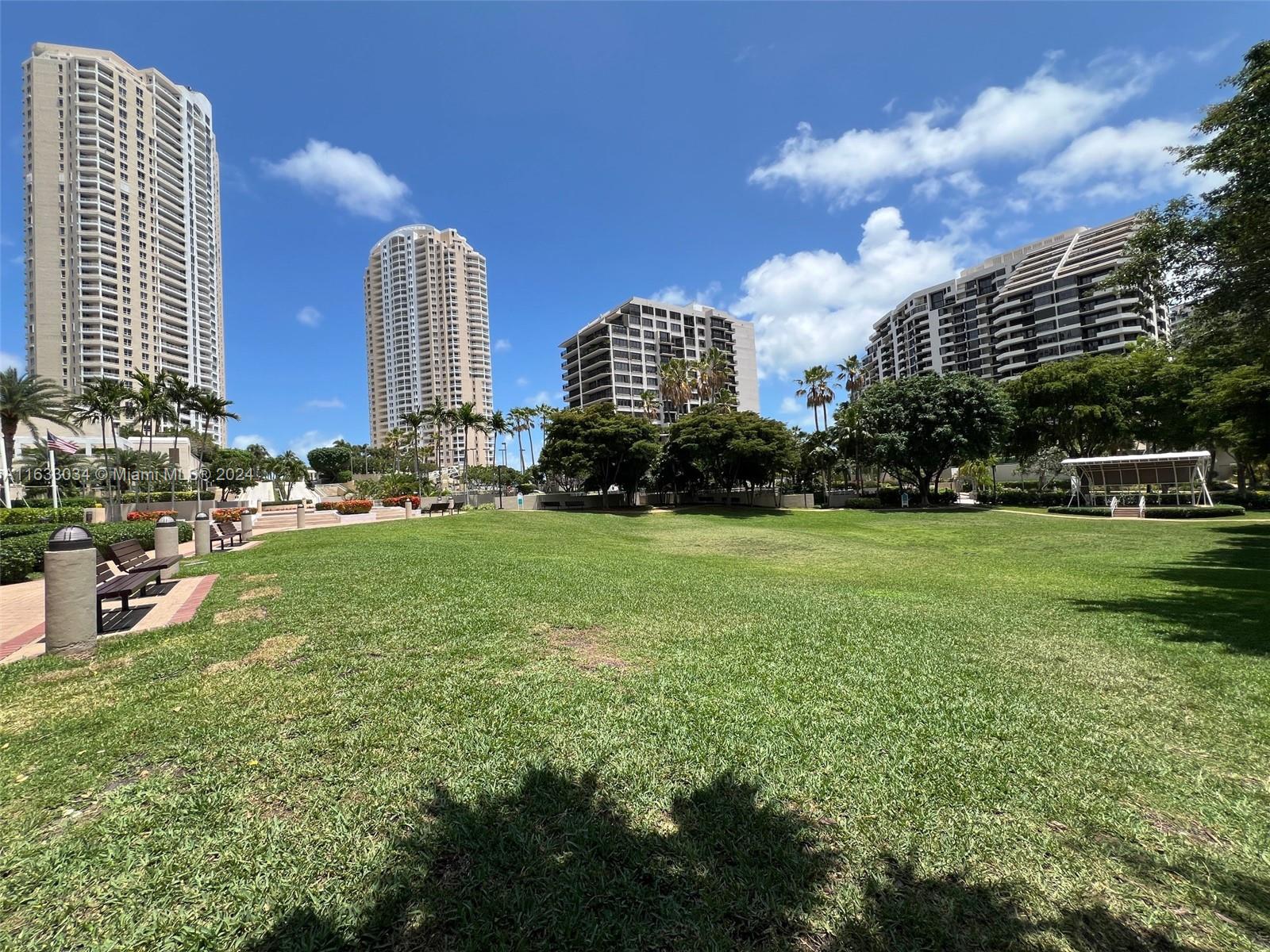 THREE TEQUESTA POINT COND - Residential