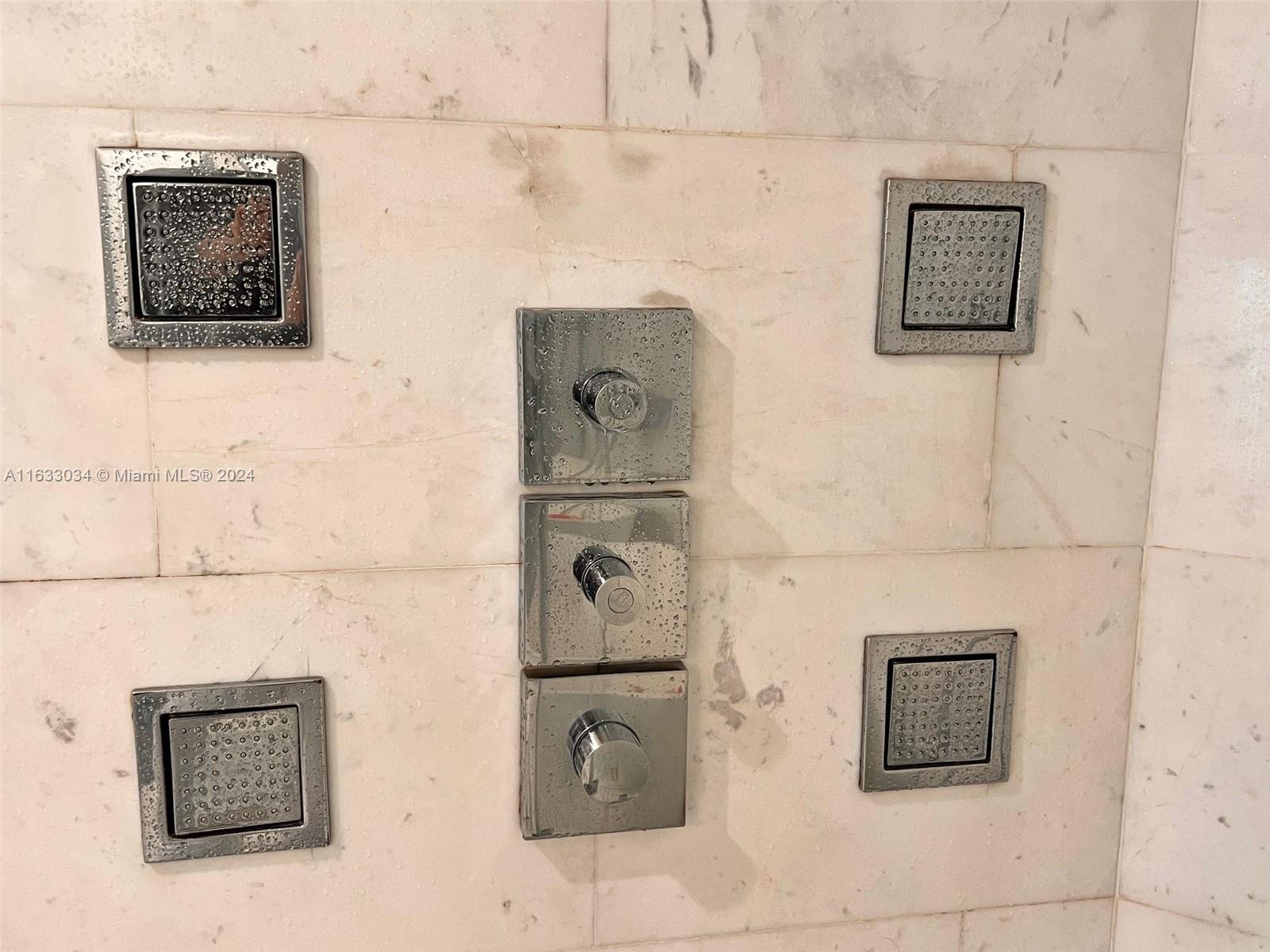 THREE TEQUESTA POINT COND - Residential