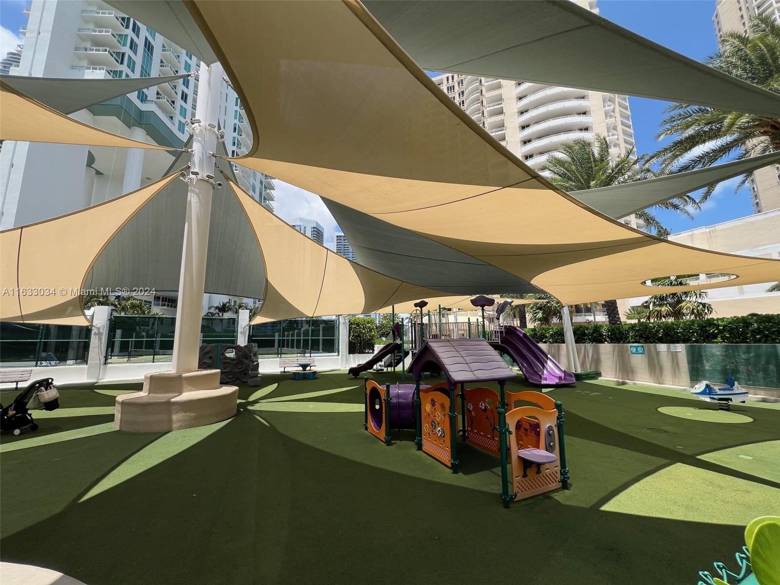 THREE TEQUESTA POINT COND - Residential