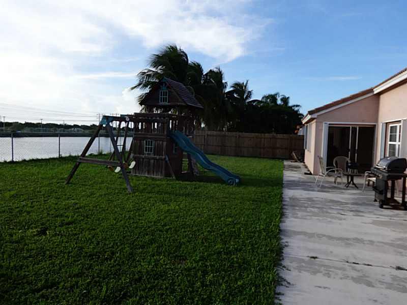 THREE LAKES - Residential Lease