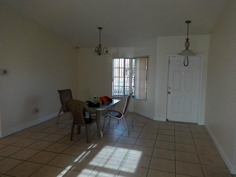 THREE LAKES - Residential Lease