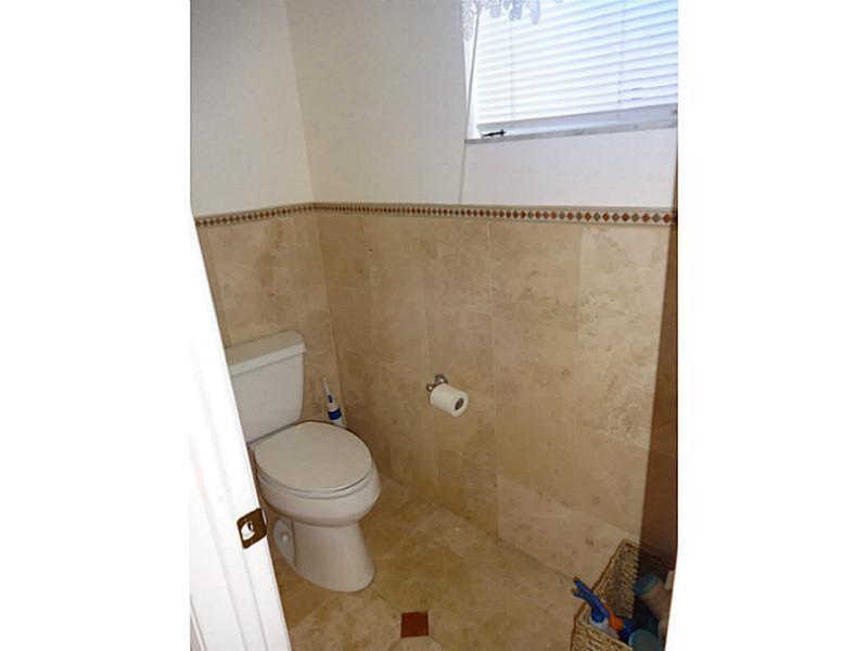 THREE LAKES - Residential Lease