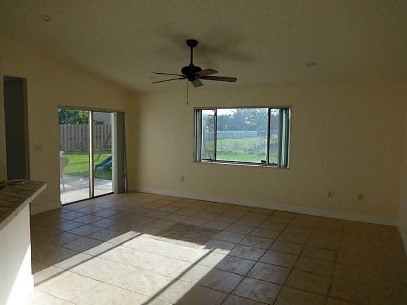 THREE LAKES - Residential Lease