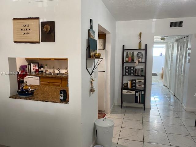 SUTTON HOUSE CONDO - Residential Lease