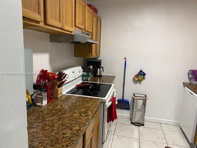 SUTTON HOUSE CONDO - Residential Lease