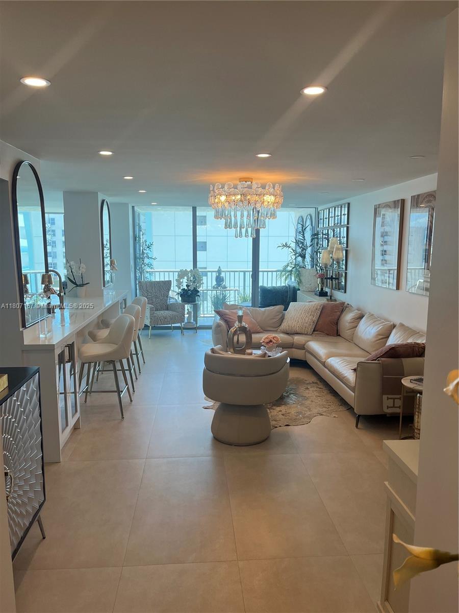 2655 Collins Ave 1709, Miami Beach, Miami-Dade County, Florida - 1 Bedrooms  
2 Bathrooms - 