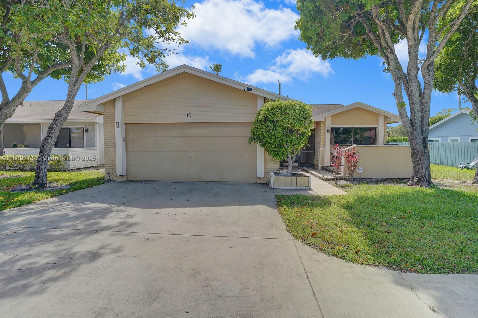 BOYNTON LAKES 2 - Residential