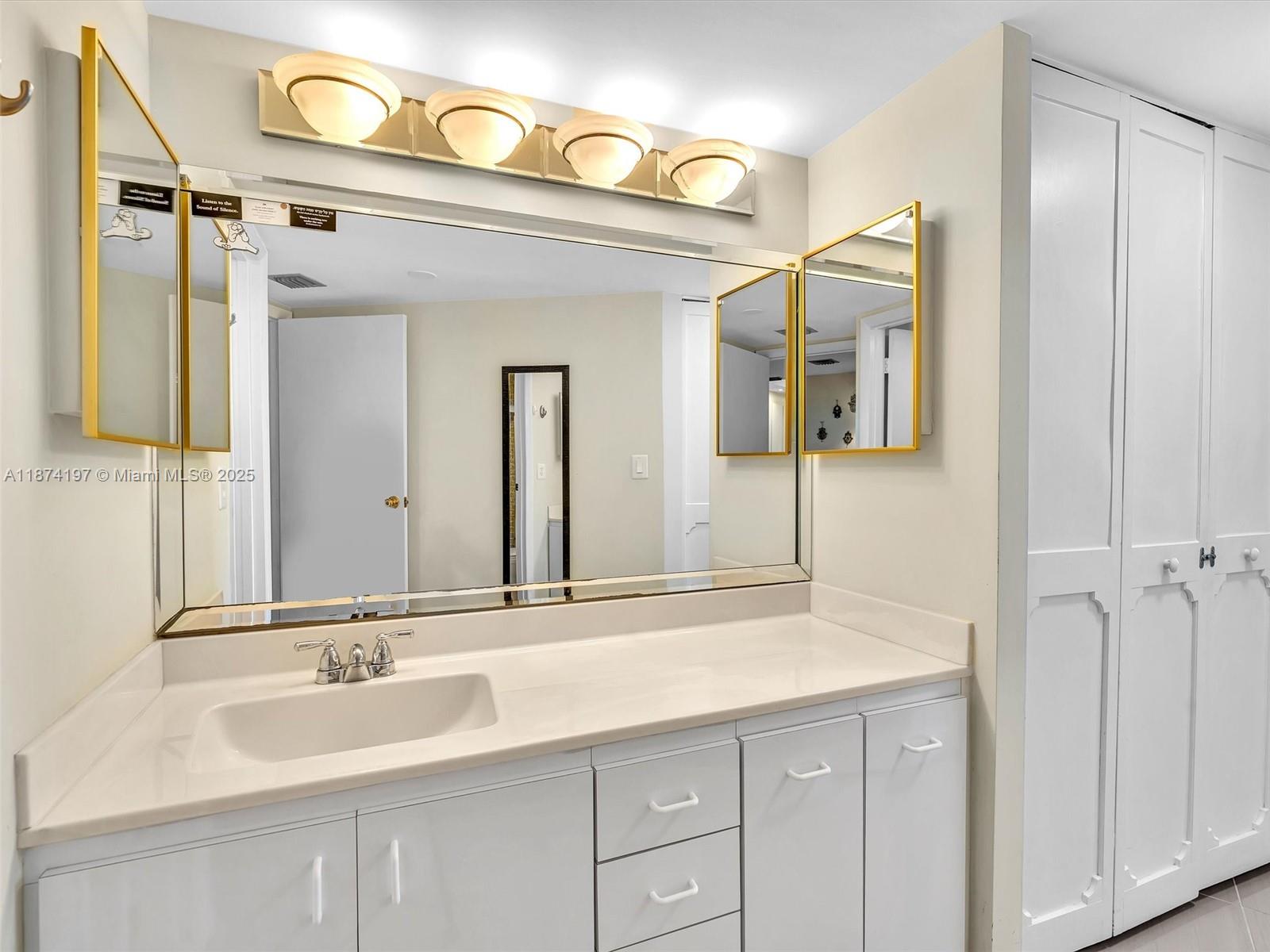 BISCAYA IV CONDO - Residential