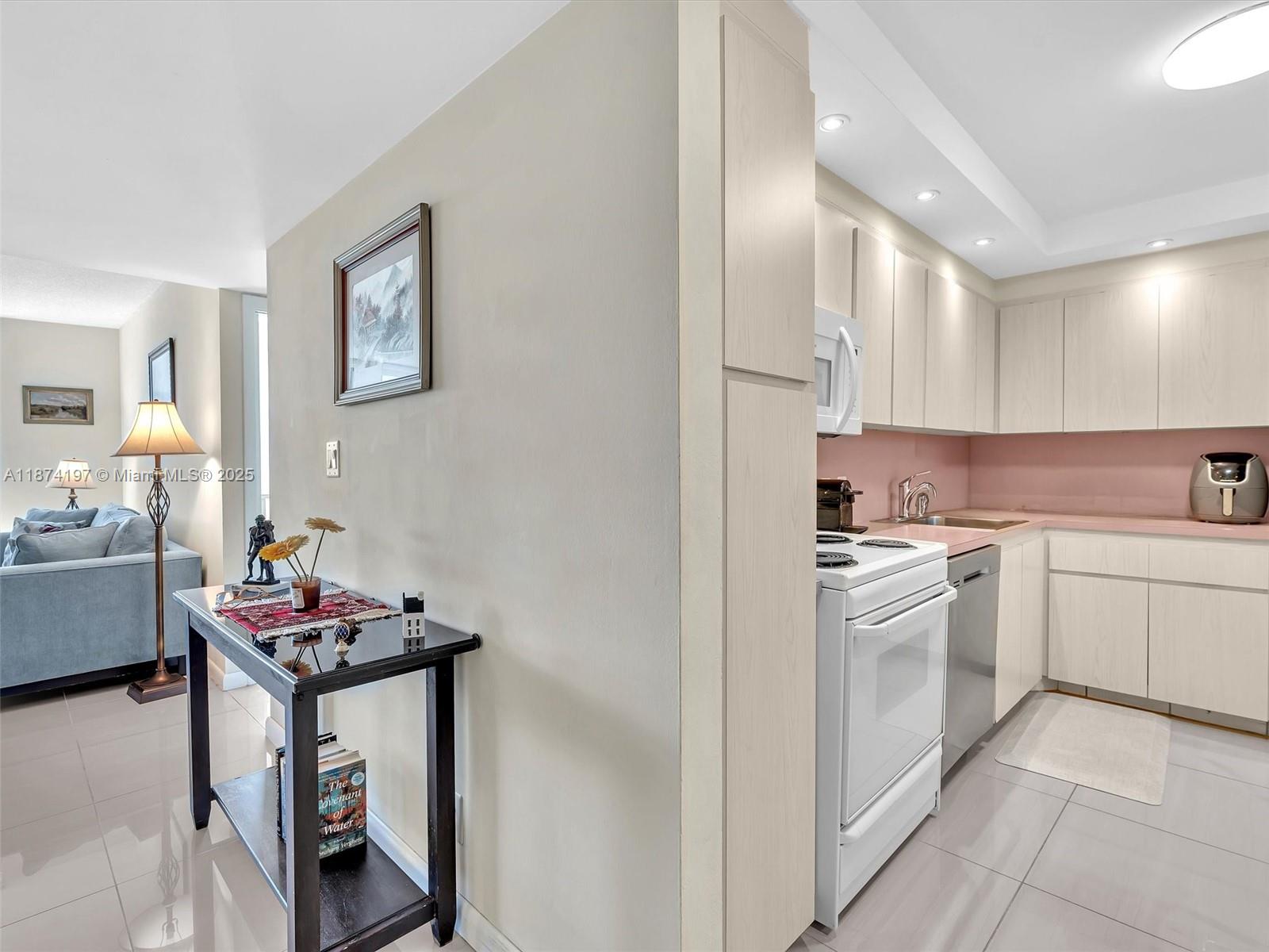 20400 W Country Club Dr 605