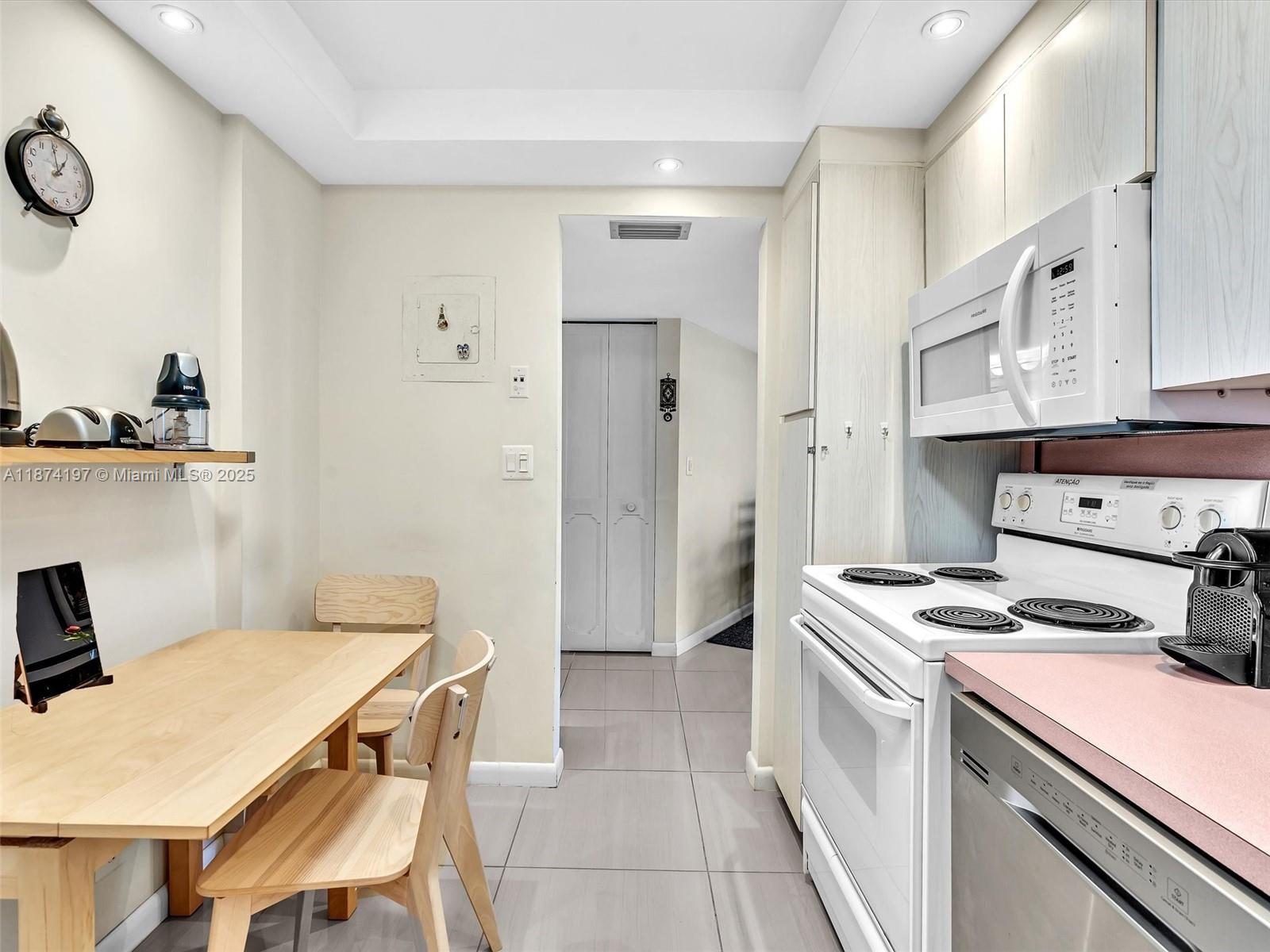 BISCAYA IV CONDO - Residential