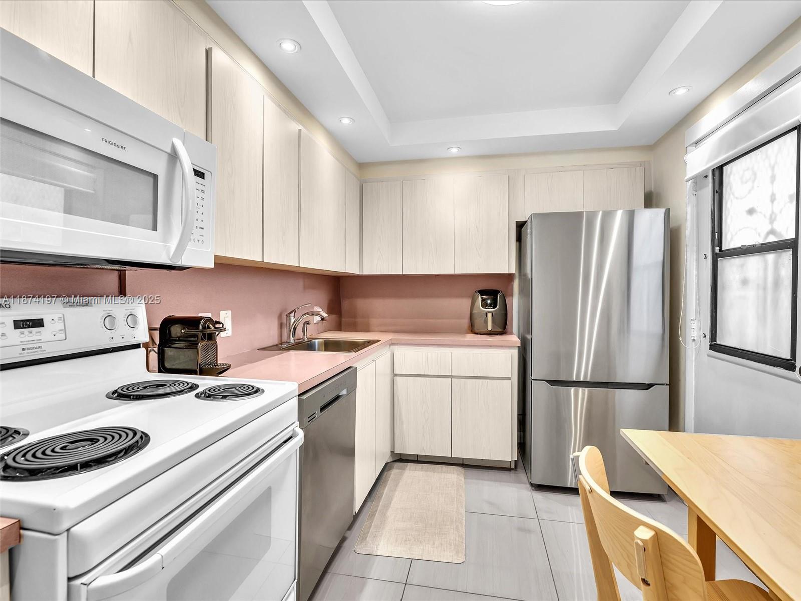 BISCAYA IV CONDO - Residential