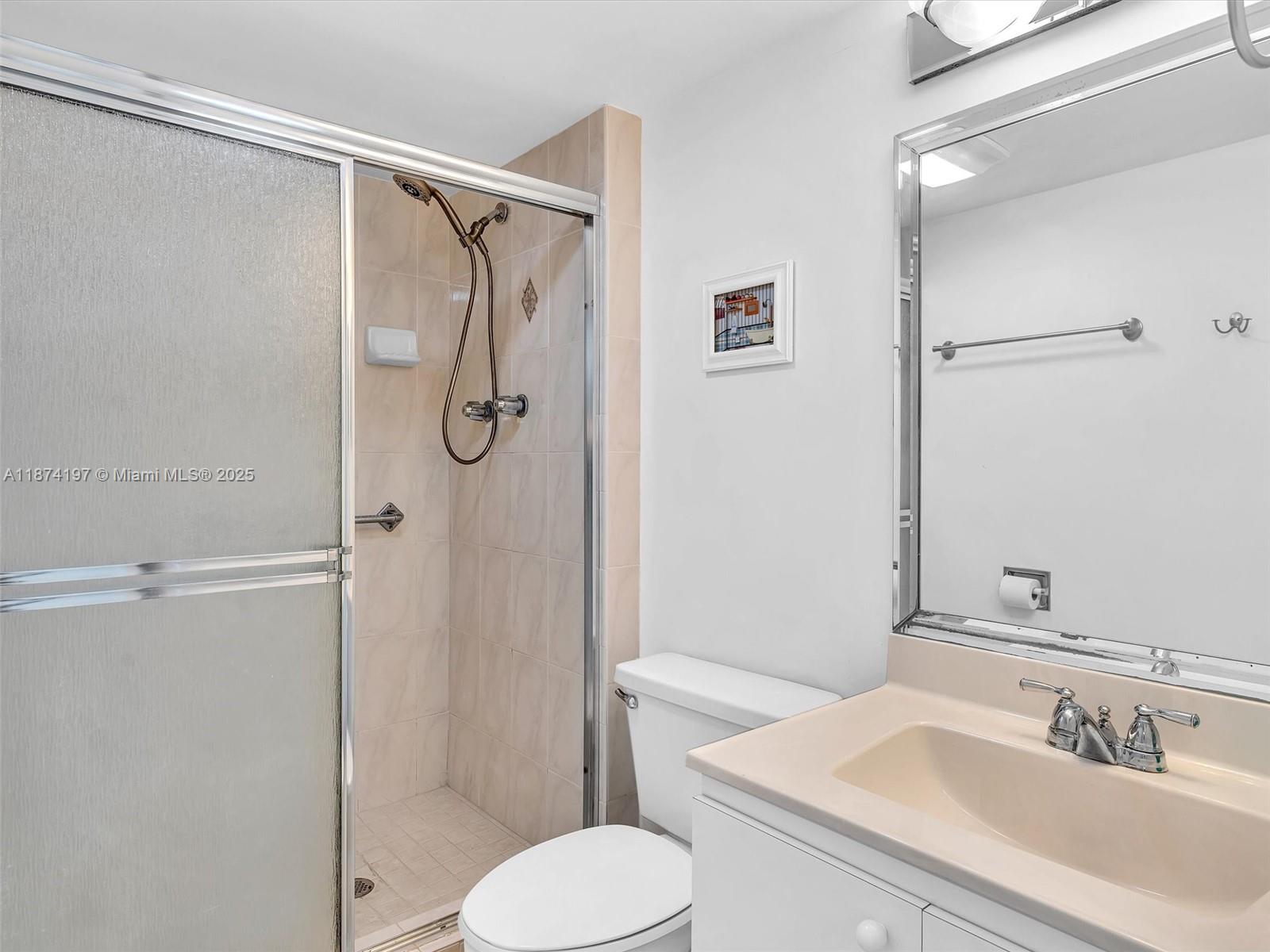 BISCAYA IV CONDO - Residential