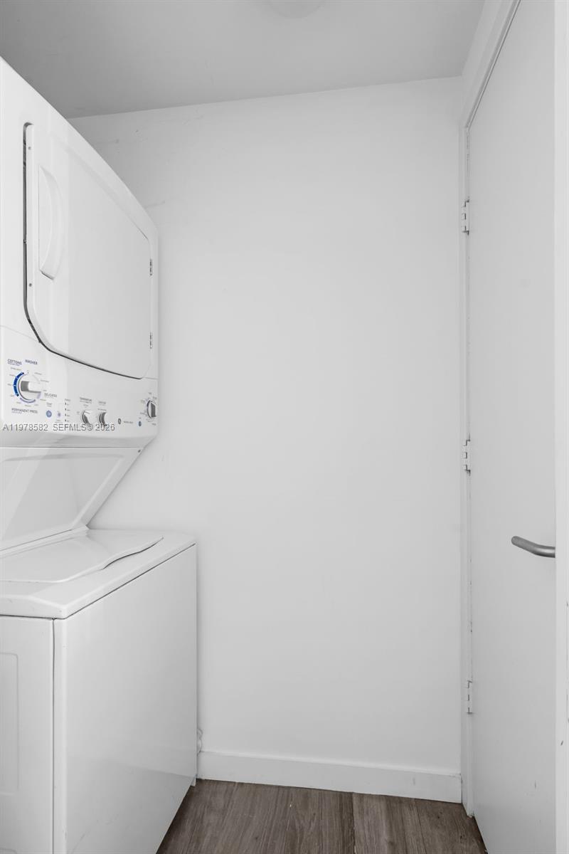 1100 MILLECENTO RESIDENCE - Residential Lease