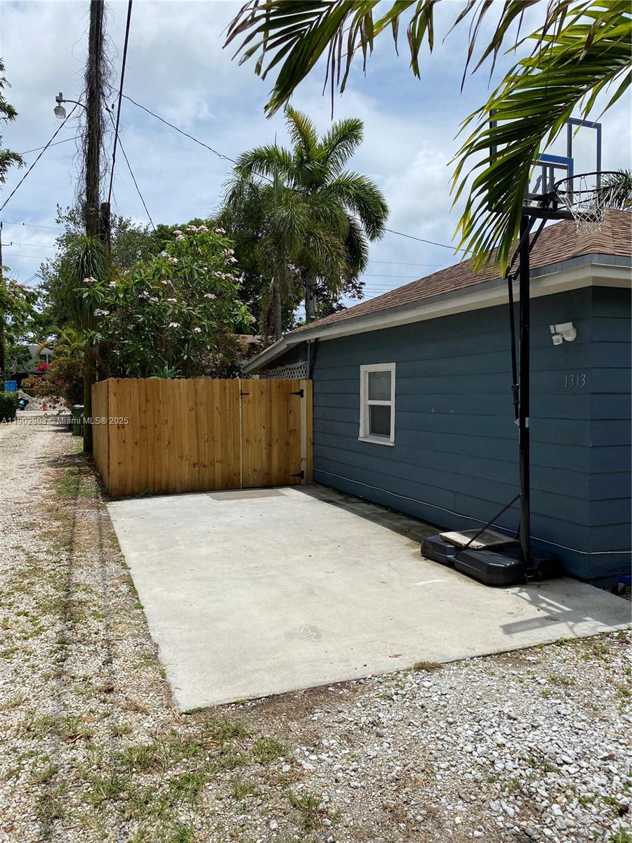 STRANAHANS SUB - Residential Lease