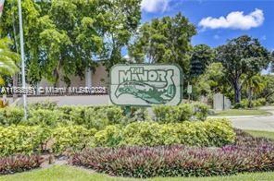 Excellent location and i Investment in Manors of Inverrary! ?? near restaurant, bus station, and shopping already passed the 40 years inspección Turn-key 1BR/1.5BA condo on the 4th floor with resort-style amenities: pool, gym, tennis, billiards & clubhouse. Currently rented at $1,300/month until March 2026 to a reliable tenant (Ladder Hill police officer, 4 years strong). Skip the 2-year rental restriction—income is already in place! Perfect location, solid tenant, guaranteed cash flow. ?? Don’t miss this rare opportunity to own in one of the most desirable Inverrary communities! Read the brokers' remarks for showing instructions PLEASE READ CONDO APLICACION ATTACHED FOR REQUIARMENTS