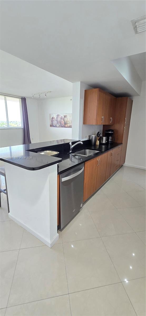 VENTURE AT AVENTURA WEST - Residential