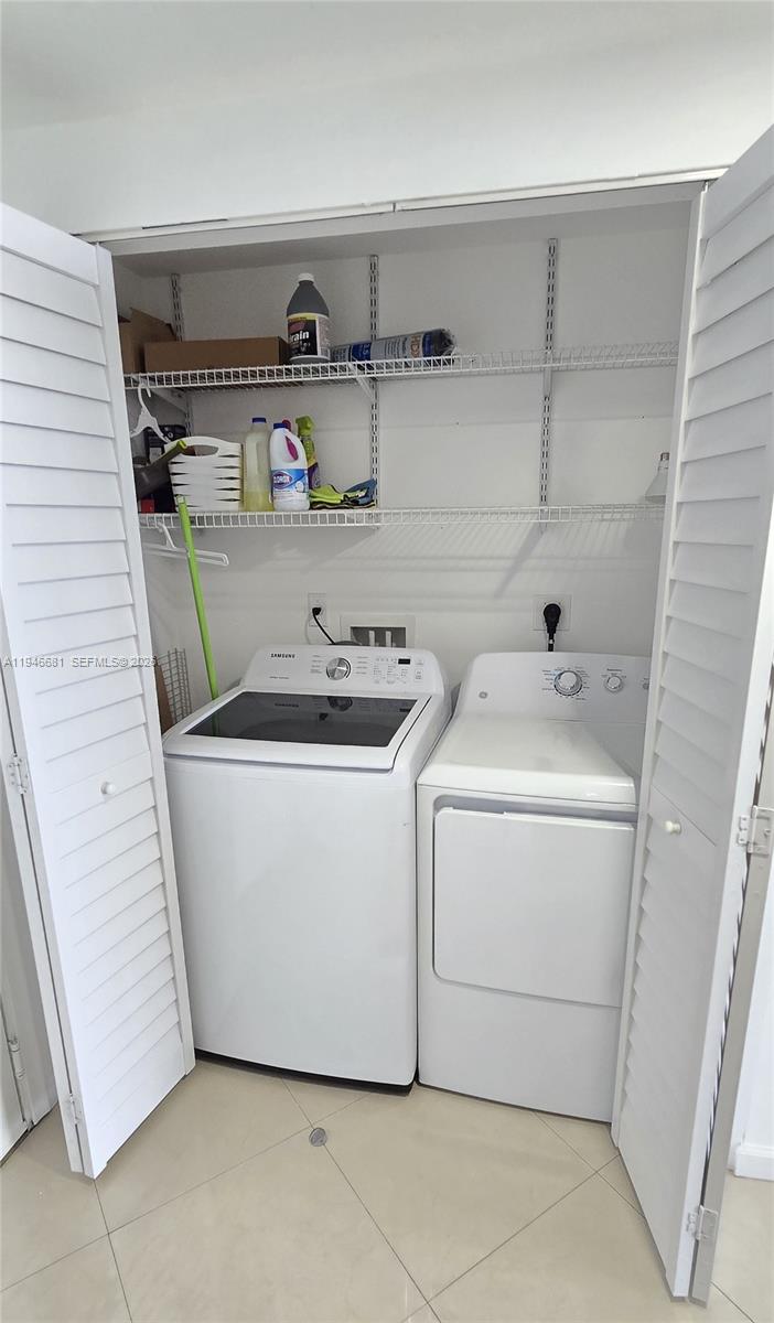 VENTURE AT AVENTURA WEST - Residential