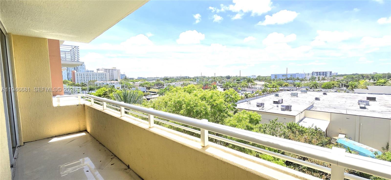 VENTURE AT AVENTURA WEST - Residential