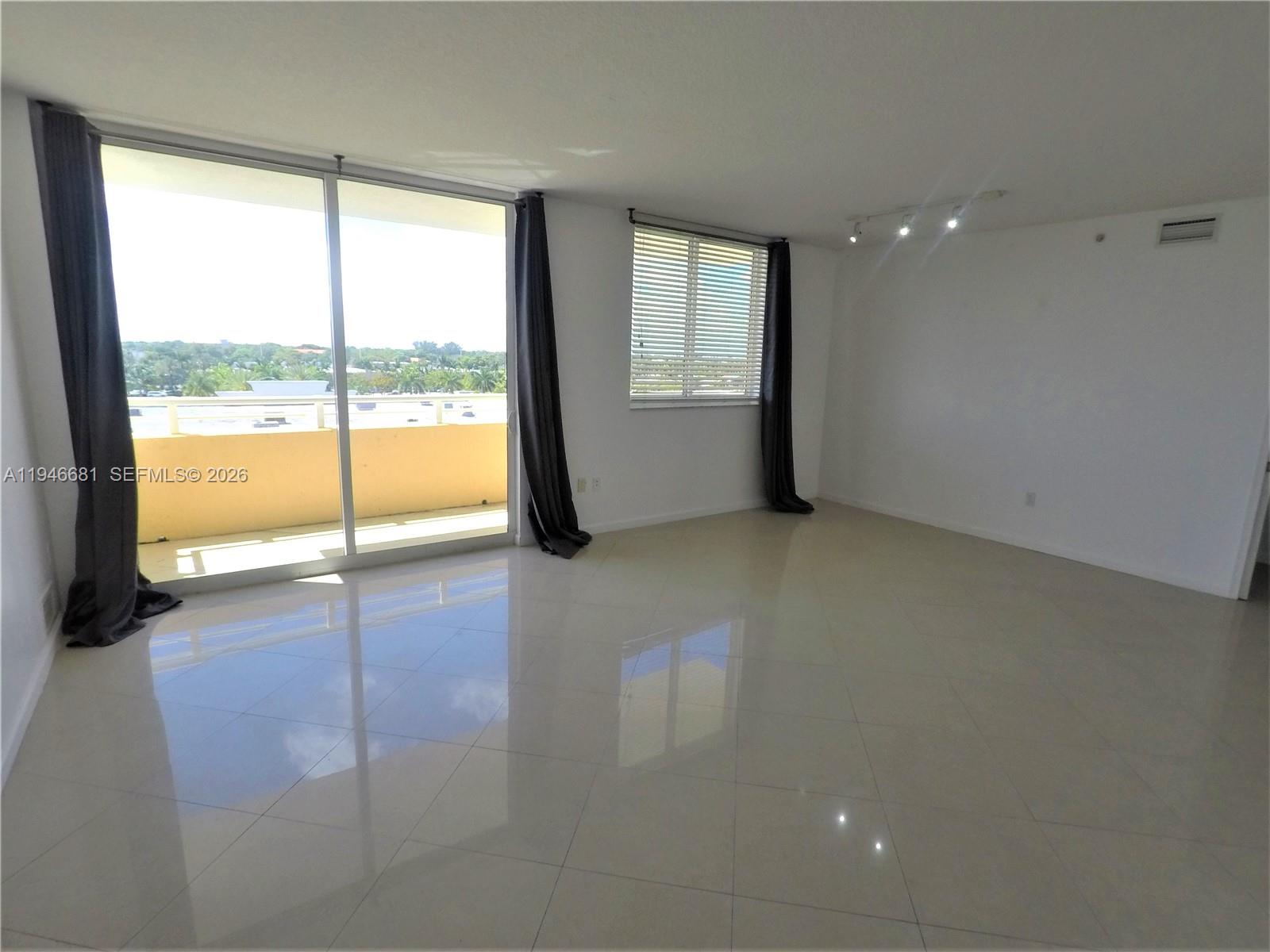 VENTURE AT AVENTURA WEST - Residential